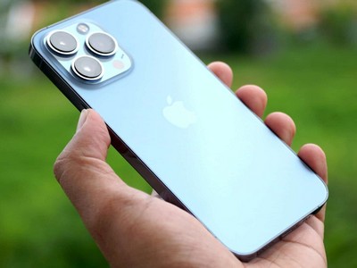   iPhone 13 Pro:  ,  