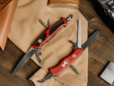   VICTORINOX:    