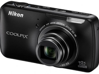 Nikon Coolpix S800c:    Android  