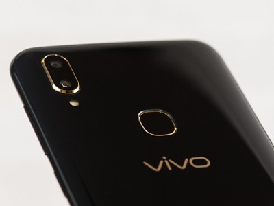  Vivo V11i:   