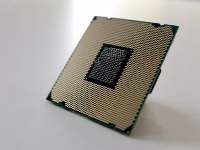    Intel Iris Xe  