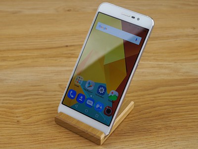  ZTE Blade A910: 5,5  