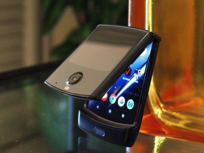   Motorola RAZR (2019)   