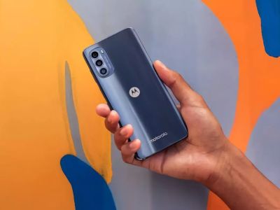 Motorola Moto G52:  Snapdragon, AMOLED-   50 