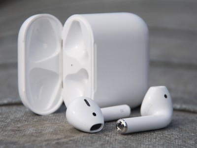 Apple    AirPods