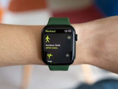 Bloomberg   Apple Watch: ,    