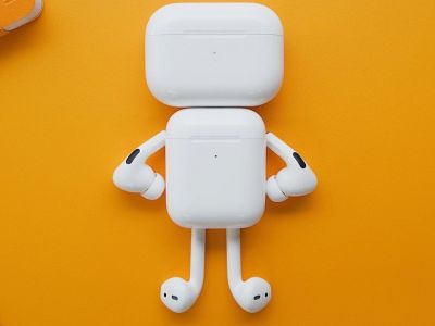 : Apple      AirPods []