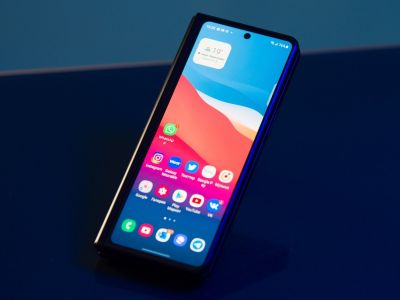  Samsung Galaxy Z Fold3:  ,  