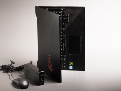  ASUS ROG Strix SCAR II:     