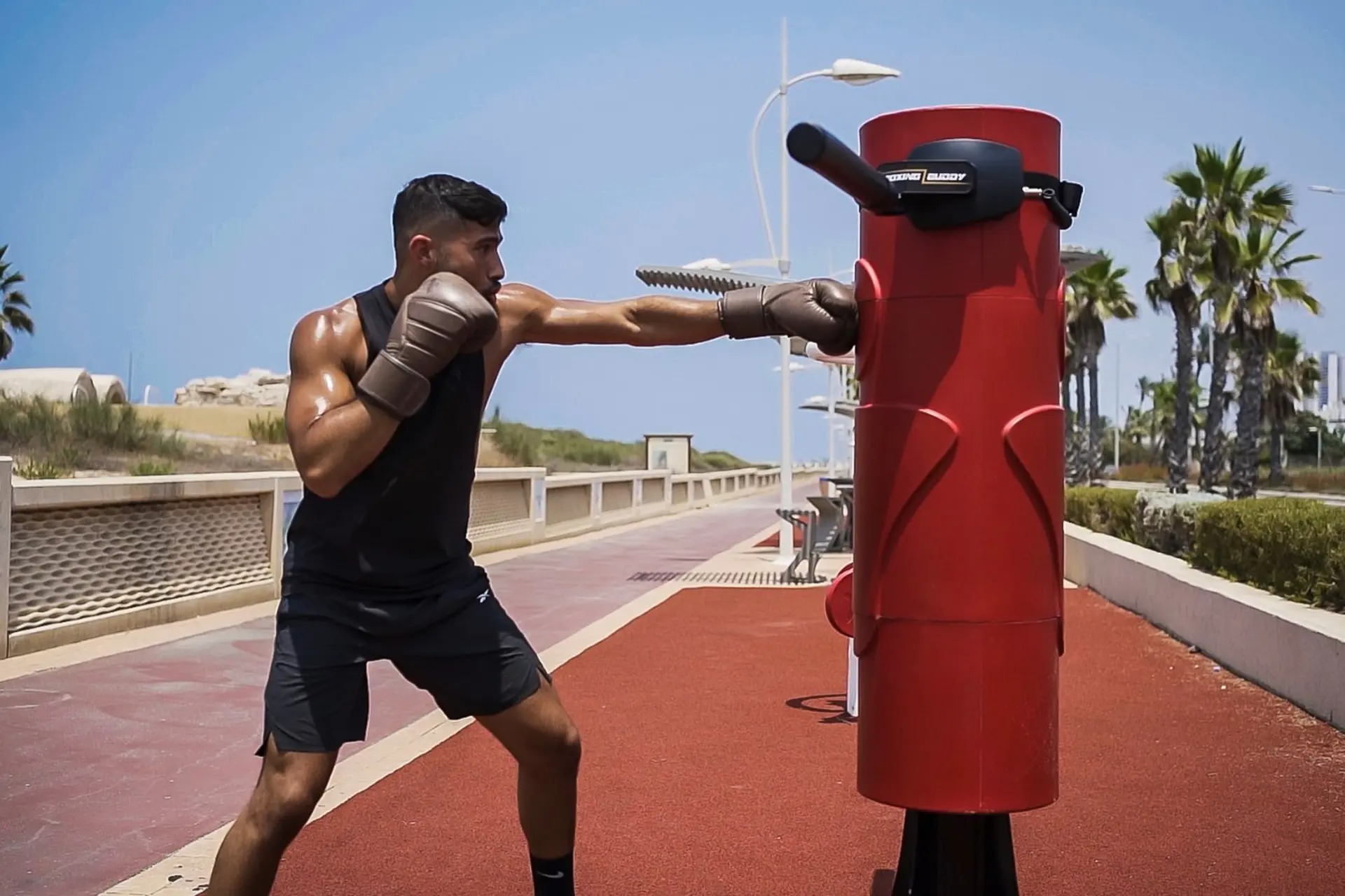 Боксёрская груша Boxing Buddy умеет давать сдачи [ВИДЕО] - 4PDA