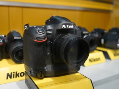 Nikon     D4S