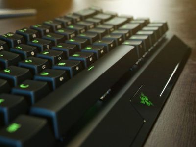 Razer BlackWidow V3 Mini:     RGB-