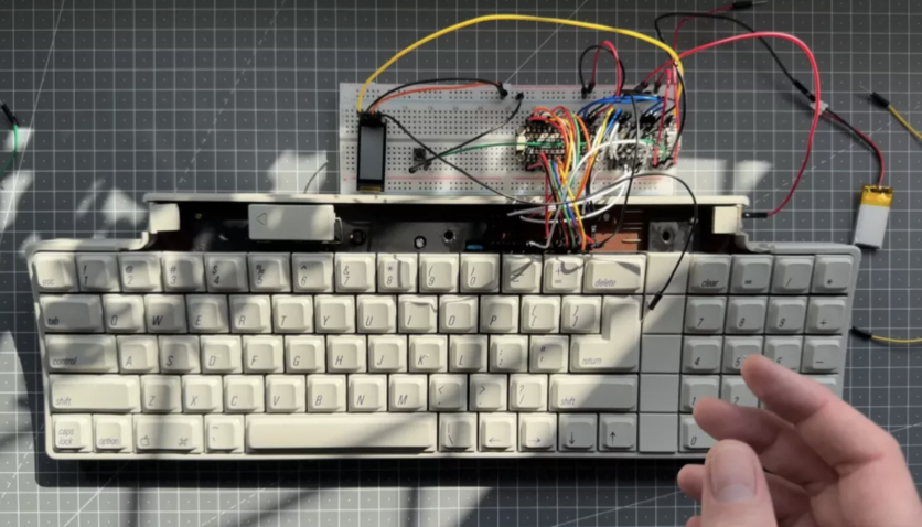 Древнюю клавиатуру Apple превратили в современный аксессуар [ВИДЕО] - 4PDA