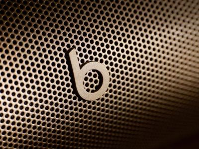  Beats Pill:  Bluetooth-   