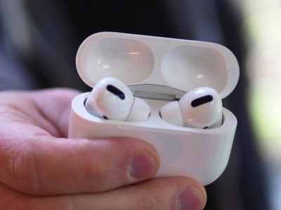   AirPods Pro    