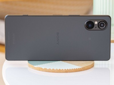 DxOMark:   Xperia 5 V ,   