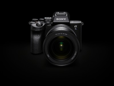 Sony      Alpha 7S III