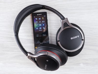  Sony MDR-10RBT:     