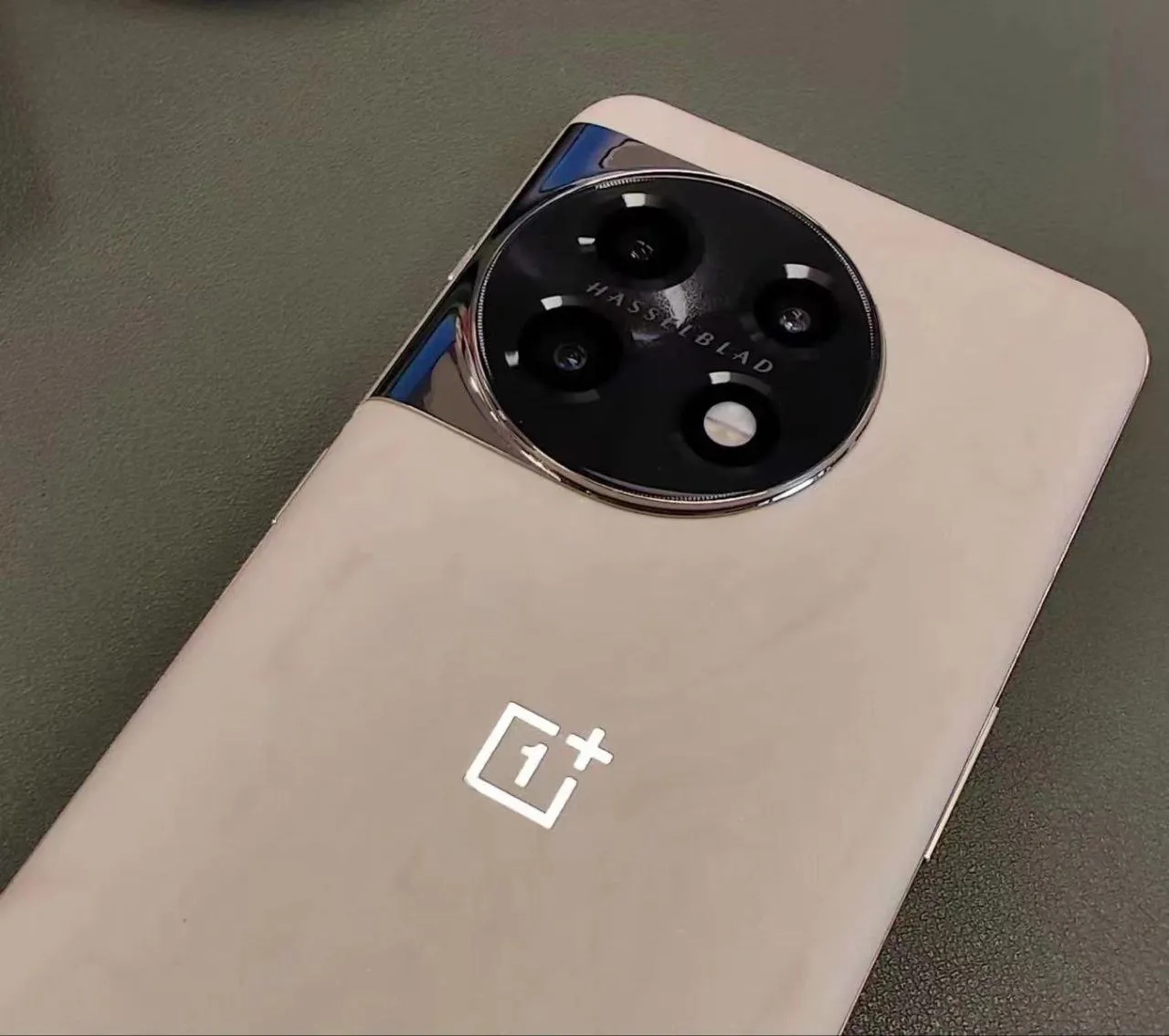 Космическую» версию OnePlus 11 показали на первых изображениях - 4PDA