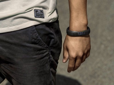 Nike    - FuelBand SE