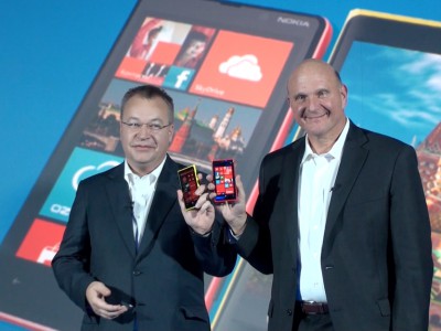          Nokia Lumia 920  820,    Windows Phone 8