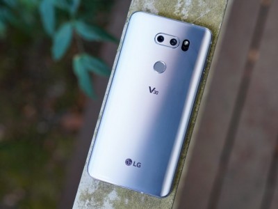     LG V30