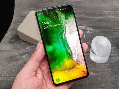 Samsung Galaxy S10e   ,  