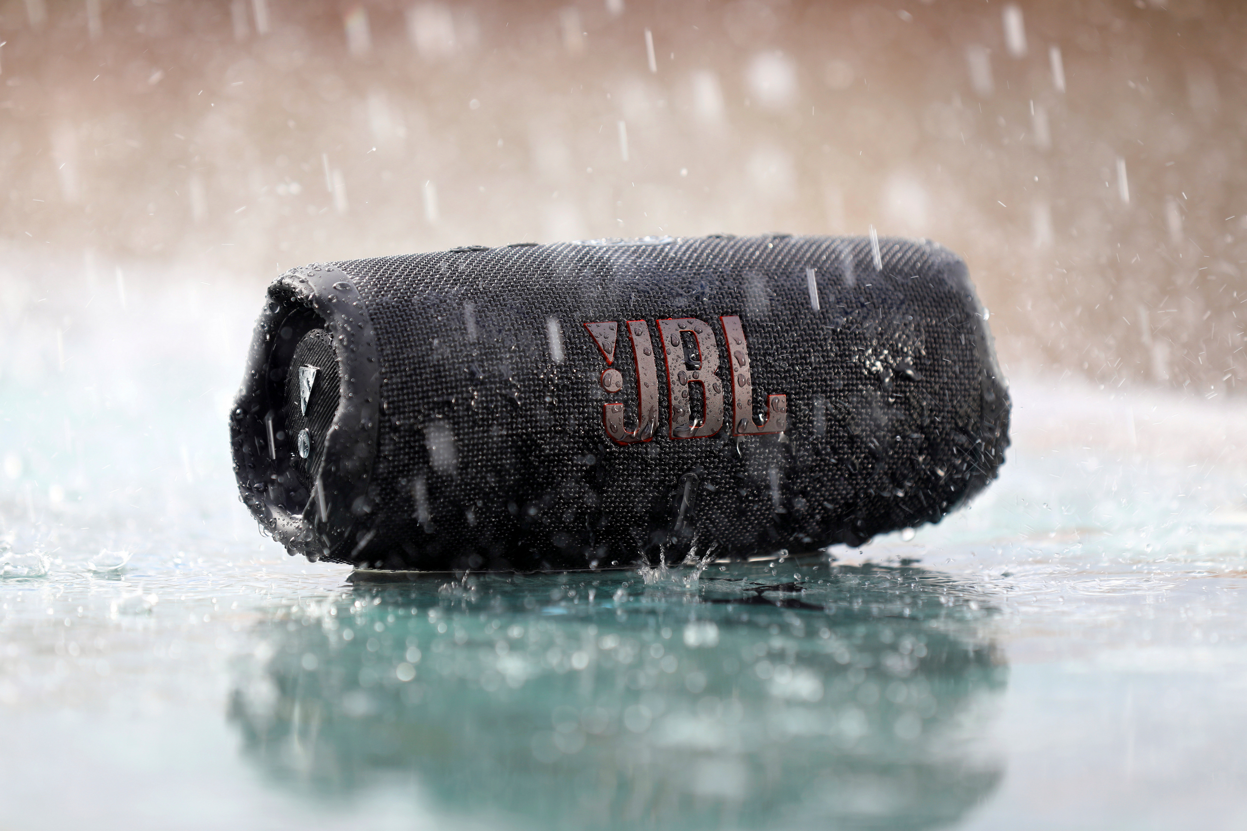 Неубиваемая» колонка JBL Charge 5 уже доступна в России - 4PDA