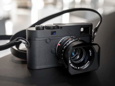 Leica      