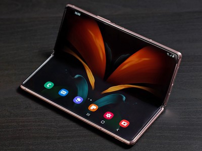 Samsung Galaxy Z Fold 3     []