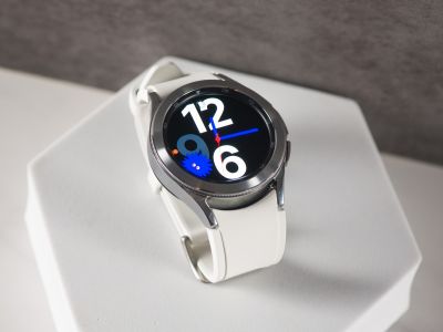  Samsung Galaxy Watch4 Classic:     