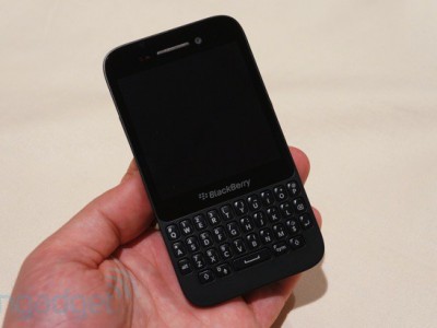 BlackBerry R10  .   BlackBerry Q5