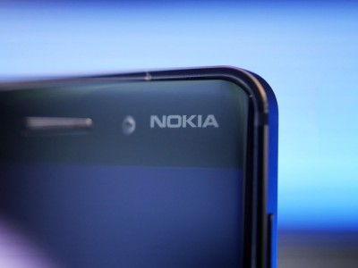  Nokia 8    