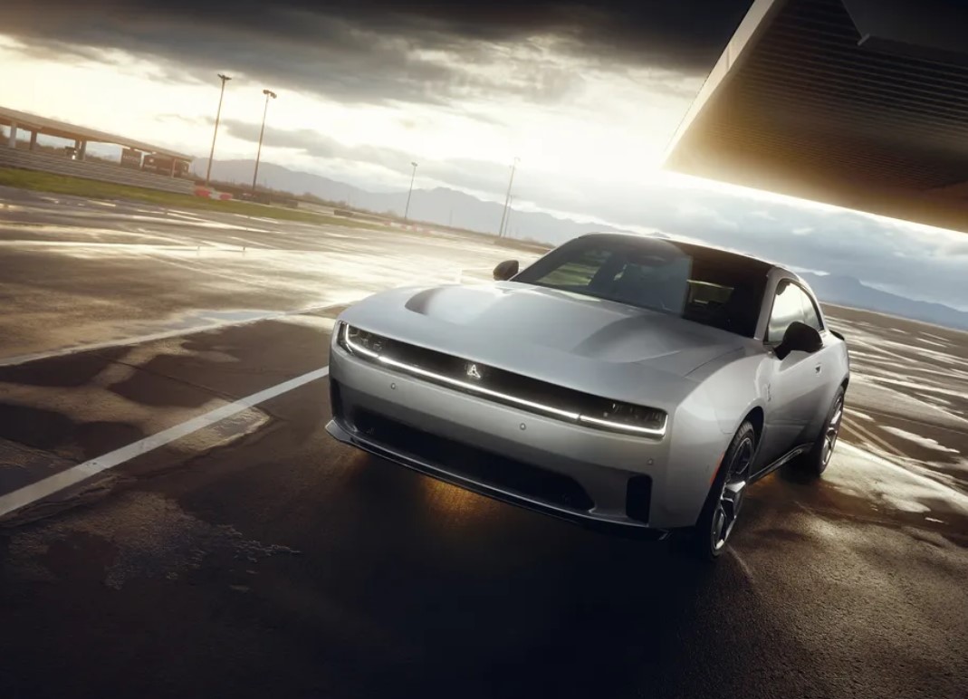 Dodge выпустила электрический маслкар Charger Daytona с полным приводом -  4PDA