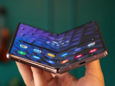 Samsung Galaxy Z Fold3   .  