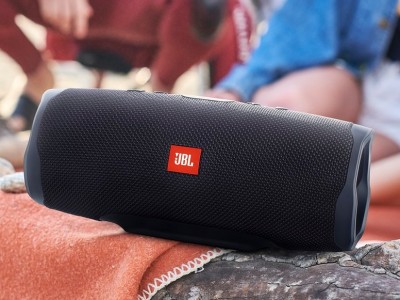   JBL Charge 4    