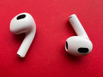     Apple AirPods 3 []