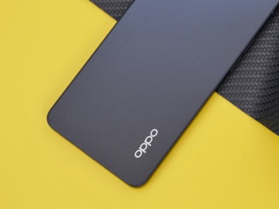 OPPO Reno7 SE: -   