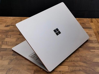 AMD- Microsoft Surface Laptop 4   