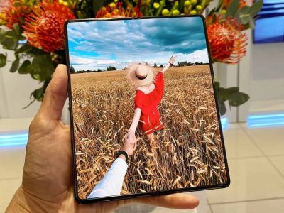 Samsung Galaxy Z Fold3   -   