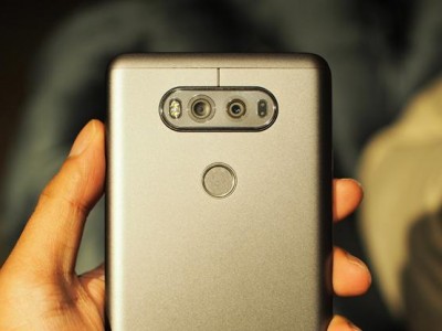 LG V30       