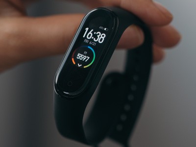    Xiaomi Mi Band 4:     