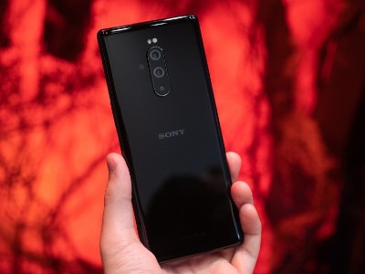   Sony Xperia 1 IV:  iPhone,   Redmi