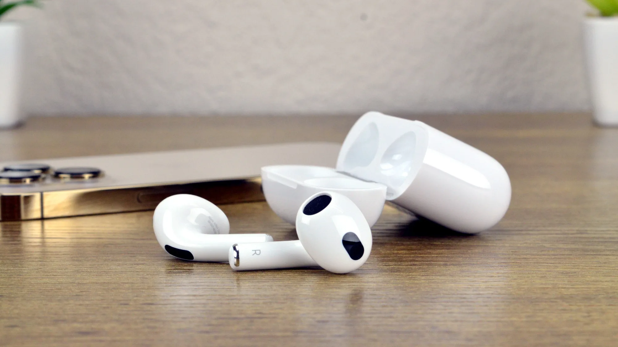 Новые AirPods смогут «следить» за владельцем для его безопасности - 4PDA