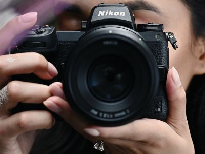 Nikon      