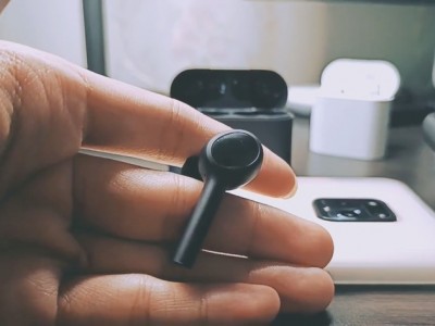 Realme    Apple AirPods Pro  $69