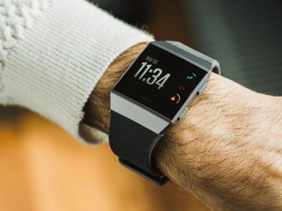  #2543: Fitbit, realme C25S,   Motorola