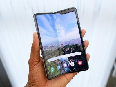 ,   :  Samsung    Galaxy Fold