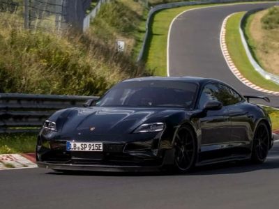  Porsche Taycan  Tesla Model S   