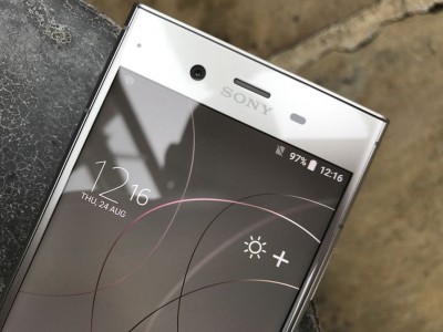 Sony Xperia XZ2         